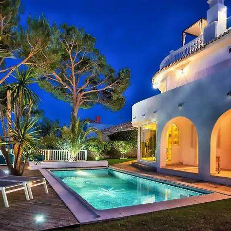 Luxury With Swimming Pool And Jacuzzi Villa *